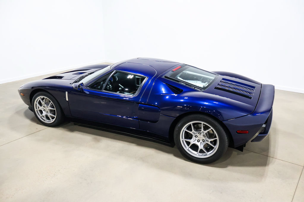 Used 2005 Ford GT RWD image 16