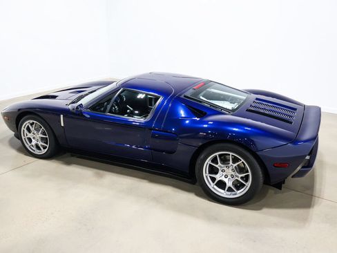 Used 2005 Ford GT RWD image 16