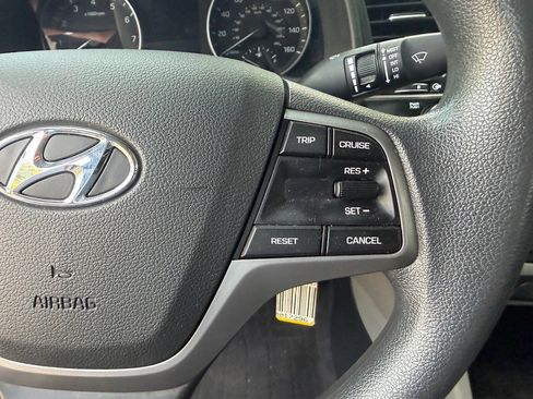 Used 2018 Hyundai Elantra SE FWD image 26