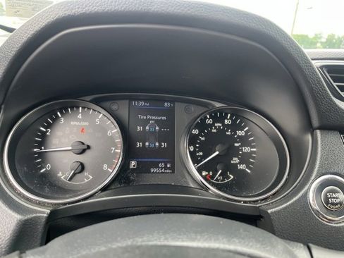 Used 2019 Nissan Rogue SV image 25