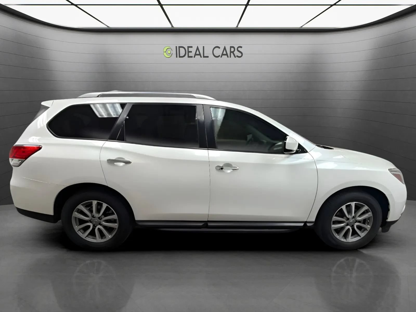 Used 2016 Nissan Pathfinder SV FWD image 4