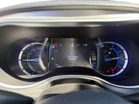 Used 2018 Chrysler Pacifica Limited w/ Advanced Safetytec Group FWD image 11