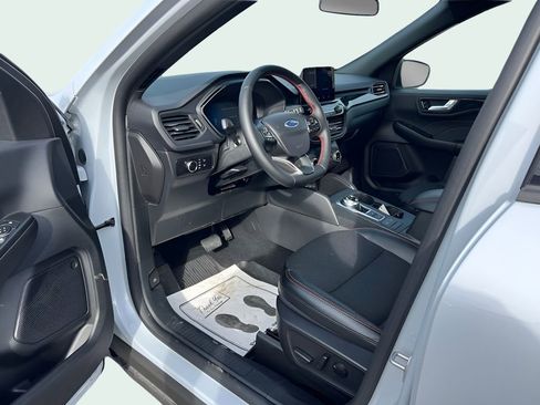 Used 2025 Ford Escape ST-Line w/ Cold Weather Package FWD image 7