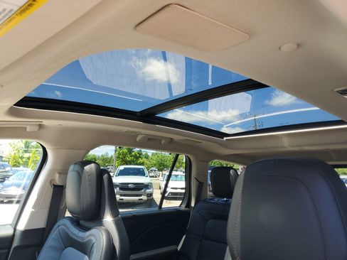 Certified 2023 Lincoln Aviator Grand Touring w/ Equipment Group 301A AWD/4WD image 11