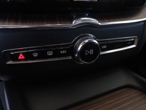 Used 2022 Volvo XC60 T8 Inscription Expression w/ Advanced Package image 21