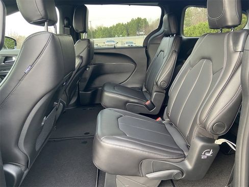 New 2026 Chrysler Pacifica Select image 11