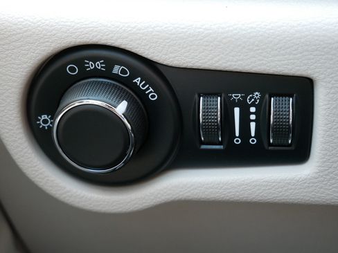Used 2023 Chrysler Voyager LX FWD image 26