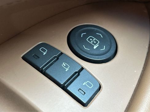 Used 2017 Cadillac Escalade Platinum RWD image 55