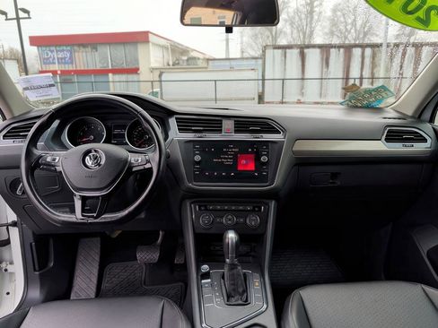 Used 2018 Volkswagen Tiguan SE image 11