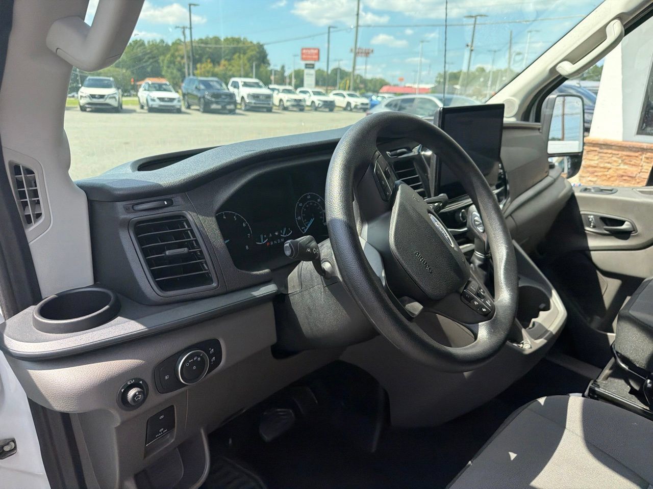 Used 2025 Ford Transit 350 XLT RWD image 3