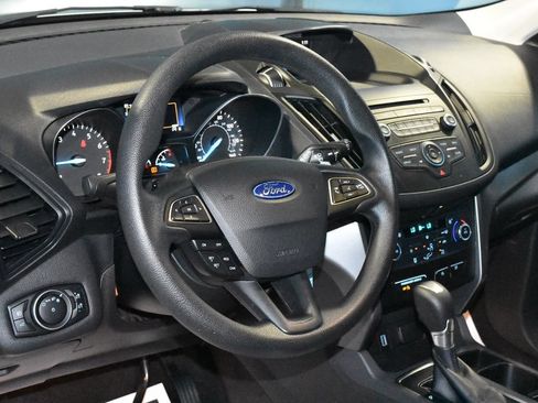 Used 2017 Ford Escape SE FWD image 2