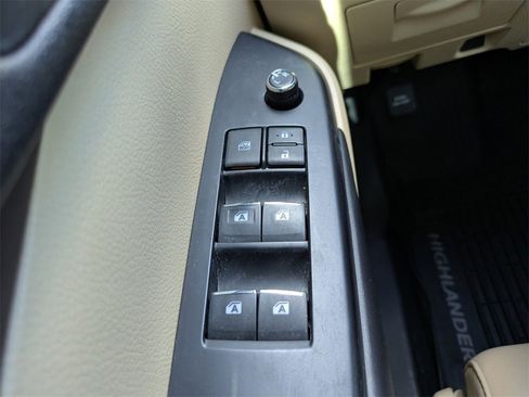 Used 2019 Toyota Highlander Limited image 25