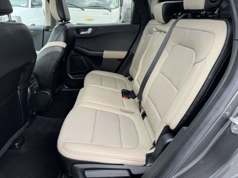 Used 2020 Ford Escape Titanium image 24