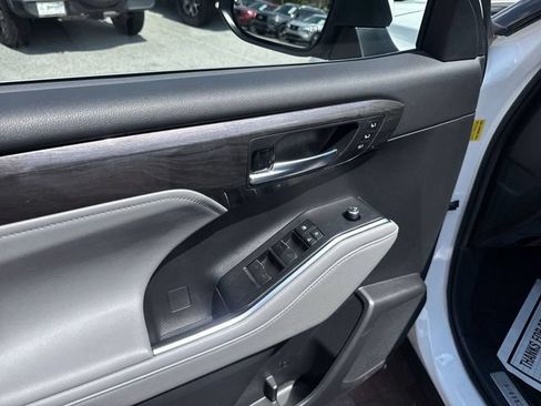 Used 2021 Toyota Highlander Limited AWD/4WD image 13