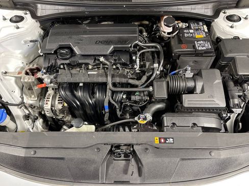 Certified 2022 Hyundai Elantra SEL image 9