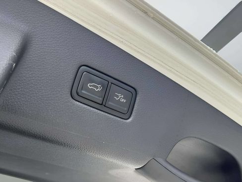Used 2023 Kia Carnival SX Prestige FWD image 19