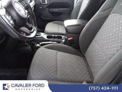 Used 2024 Jeep Gladiator Mojave w/ Technology Group AWD/4WD image 6