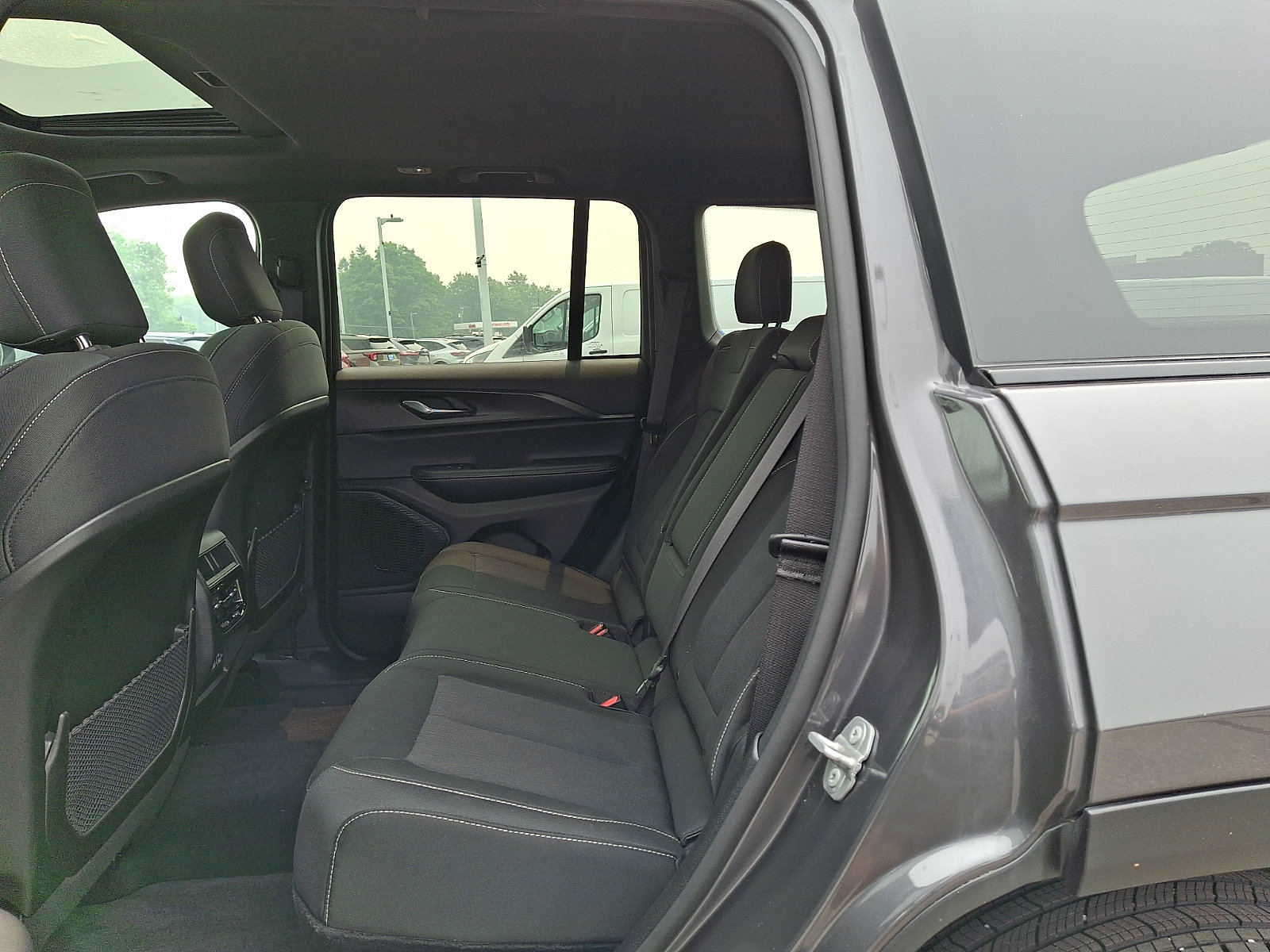Used 2025 Jeep Grand Cherokee Laredo X w/ Luxury Tech Group I AWD/4WD image 10