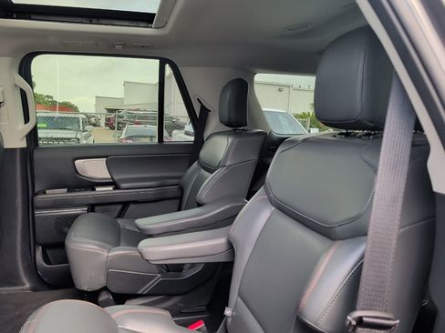 Certified 2025 Ford Expedition Active RWD image 7