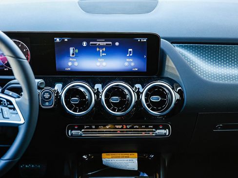 New 2026 Mercedes-Benz GLA 250 image 11