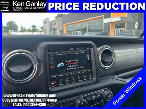 Used 2018 Jeep Wrangler Unlimited Sahara w/ Uconnect 4C Nav & Sound Group AWD/4WD image 15