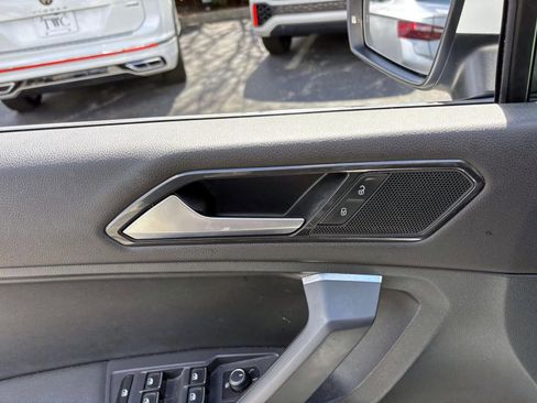 Used 2018 Volkswagen Tiguan SEL image 12