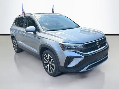 Used 2023 Volkswagen Taos SE w/ Panoramic Sunroof Package