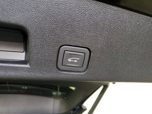 Used 2026 Chevrolet Traverse LT w/ Midnight/Sport Edition FWD image 32