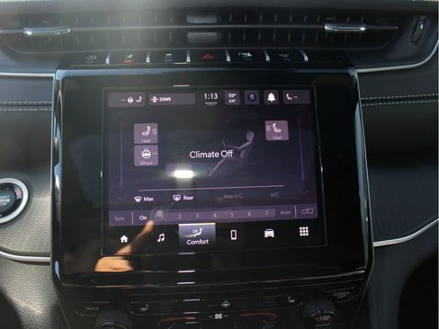 New 2025 Jeep Grand Cherokee Altitude image 18