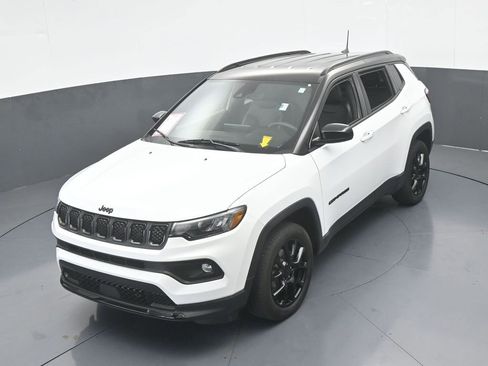 Used 2023 Jeep Compass Altitude image 45