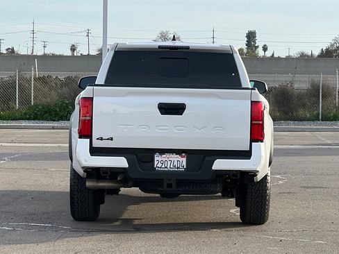 Certified 2025 Toyota Tacoma TRD Off-Road image 6