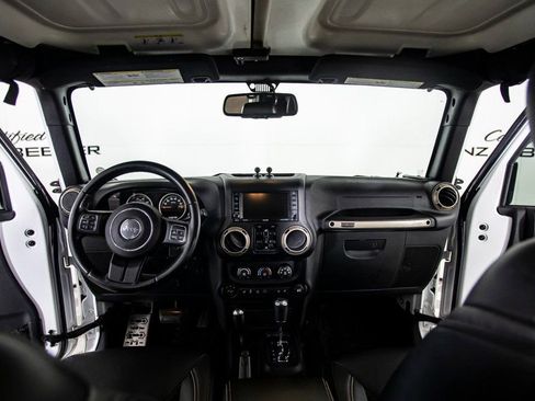 Used 2017 Jeep Wrangler Unlimited Sahara image 22