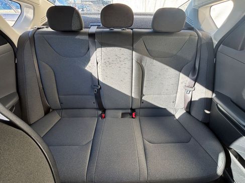 Used 2025 Kia K4 LXS image 38