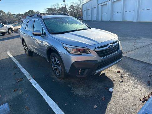Used 2022 Subaru Outback Limited image 1