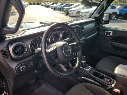 Used 2023 Jeep Wrangler Unlimited Sport image 18