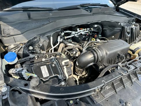 Used 2022 Ford Explorer XLT w/ Equipment Group 202A RWD image 26