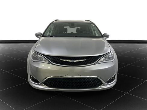 Used 2017 Chrysler Pacifica Touring-L image 8