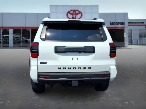 Used 2025 Toyota 4Runner TRD Off-Road Premium AWD/4WD image 4