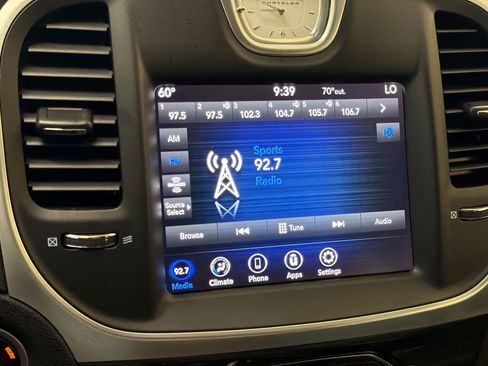 Used 2020 Chrysler 300 Touring RWD image 19