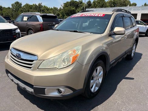 Used 2010 Subaru Outback 2.5i Premium AWD/4WD image 3