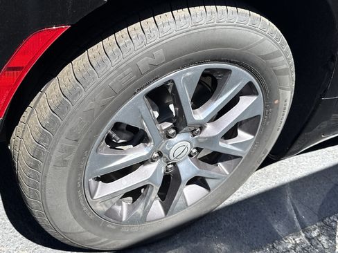 Used 2026 Chrysler Pacifica Pinnacle FWD image 9