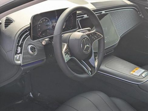 New 2025 Mercedes-Benz E 350 4MATIC Sedan image 3