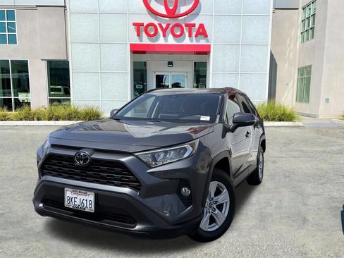 Used 2019 Toyota RAV4 XLE w/ All Weather Liner Package FWD image 4