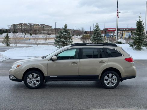 Used 2010 Subaru Outback 2.5i Limited AWD/4WD image 8