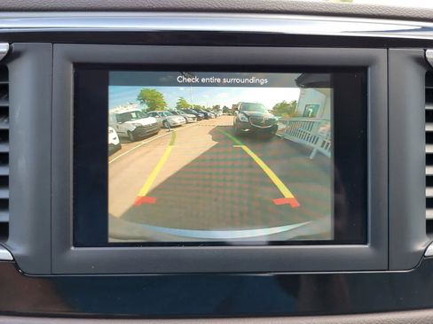 Used 2021 Chrysler Voyager LX image 10