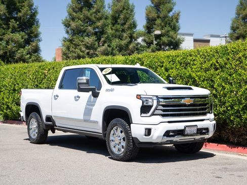 Used 2024 Chevrolet Silverado 2500 High Country w/ High Country Premium Package AWD/4WD image 1