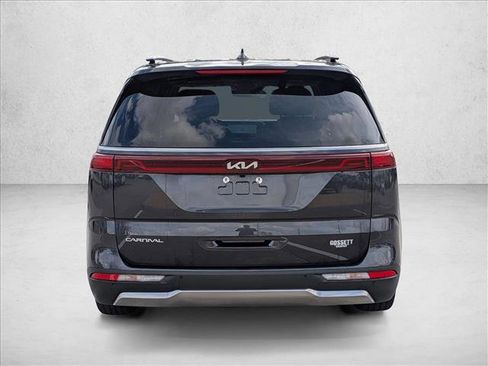 Used 2024 Kia Carnival SX Prestige image 6