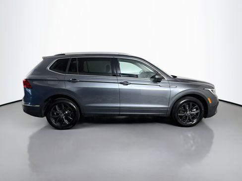 Used 2024 Volkswagen Tiguan SE FWD image 11