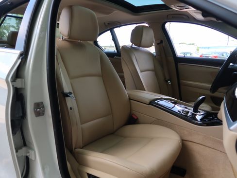 Used 2011 BMW 528i Sedan RWD image 13