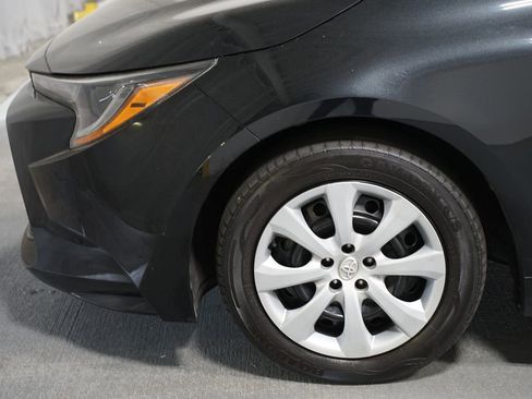 Used 2022 Toyota Corolla LE image 5